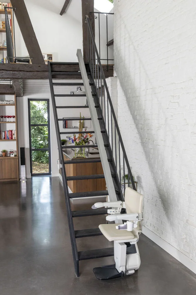 sağ 1100 merdiven asansörü