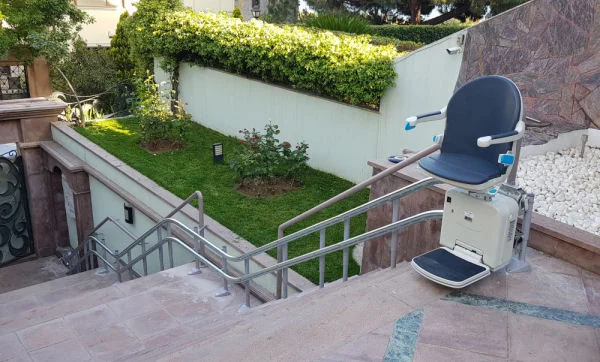 dış mekan merdiven asansörü