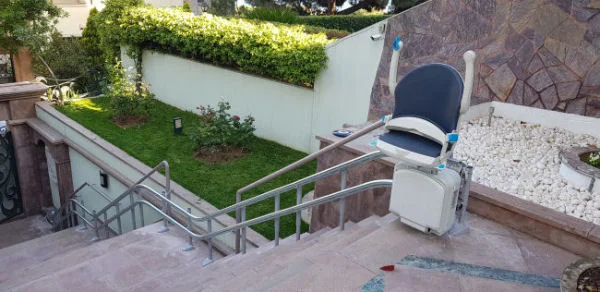 dış mekan merdiven asansörü