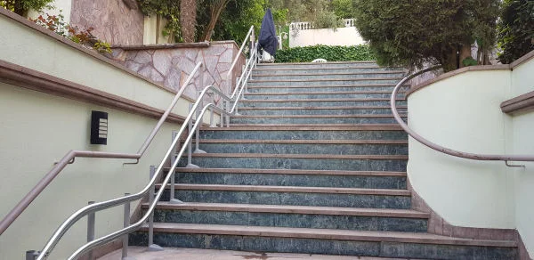 dış mekan merdiven asansörü